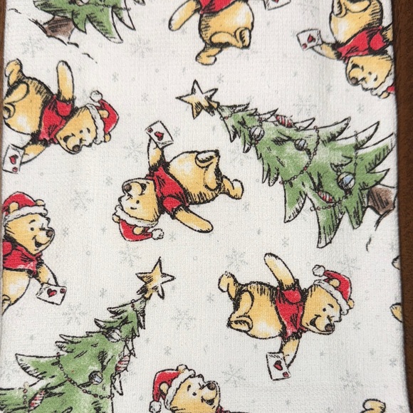 Holiday Disney Festive Winnie the Pooh Towel - Red and Green Set of 2 - Picture 3 of 3